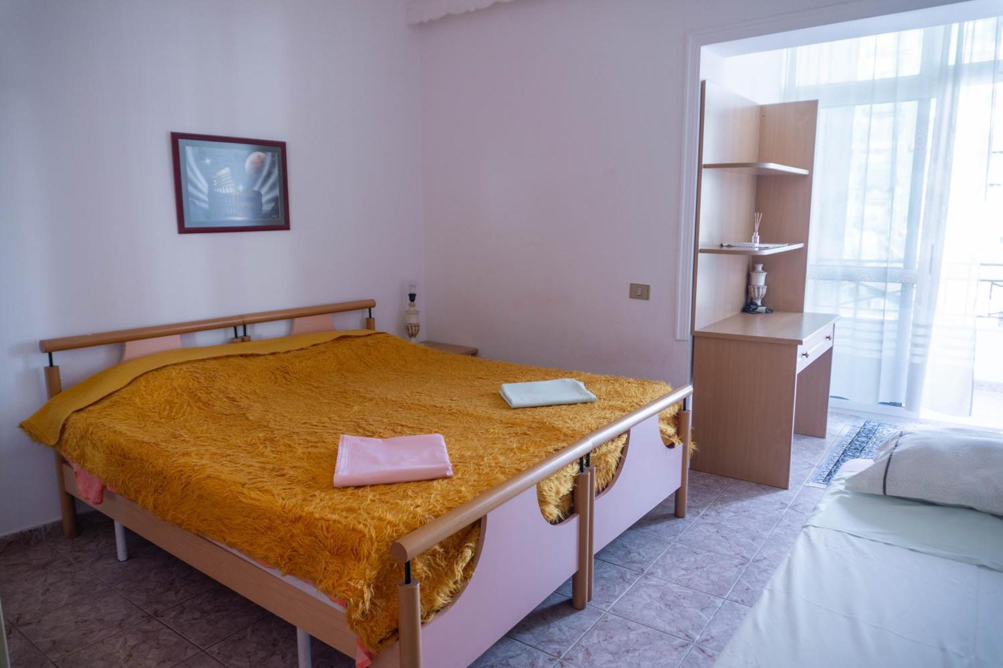 Bllok Bright Private Bedrooms With Private Bathroom On Shared Apartment ติรานา ภายนอก รูปภาพ