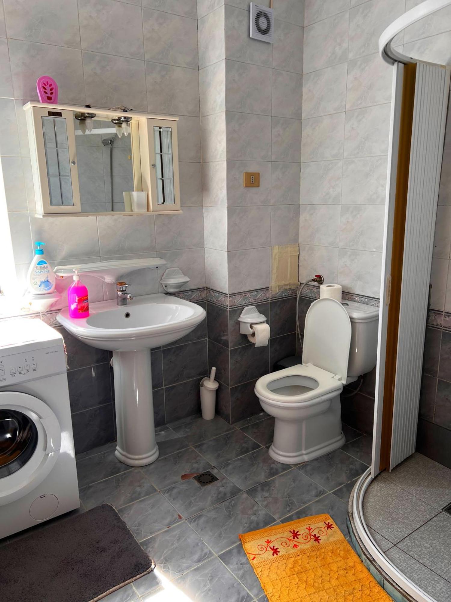 Bllok Bright Private Bedrooms With Private Bathroom On Shared Apartment ติรานา ภายนอก รูปภาพ